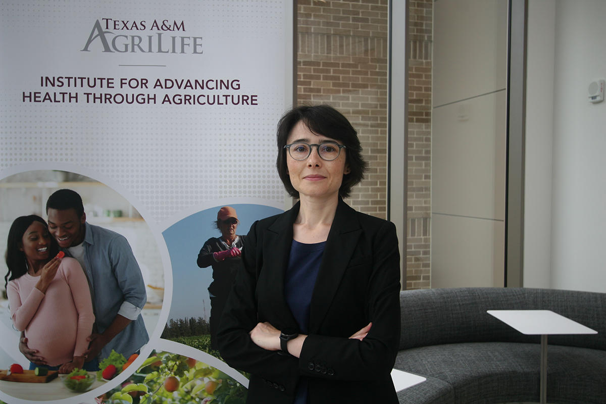 Estrela brings microbial research to Department of Nutrition